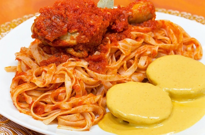 Receta de tallarines rojos con pollo - Comidas Peruanas Receta de tallarines rojos con pollo - Comidas Peruanas
