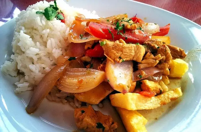 Receta de lomo saltado de pollo - Comidas Peruanas Receta de lomo saltado de pollo - Comidas Peruanas