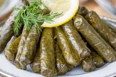 Receta de dolmas turcas (hojas de parra rellenas)