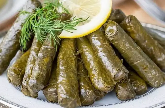 Receta de dolmas turcas (hojas de parra rellenas) Receta de dolmas turcas (hojas de parra rellenas)