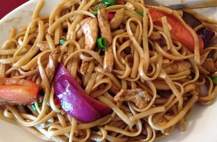 Receta de tallarín saltado de pollo - Comidas Peruanas Receta de tallarín saltado de pollo - Comidas Peruanas
